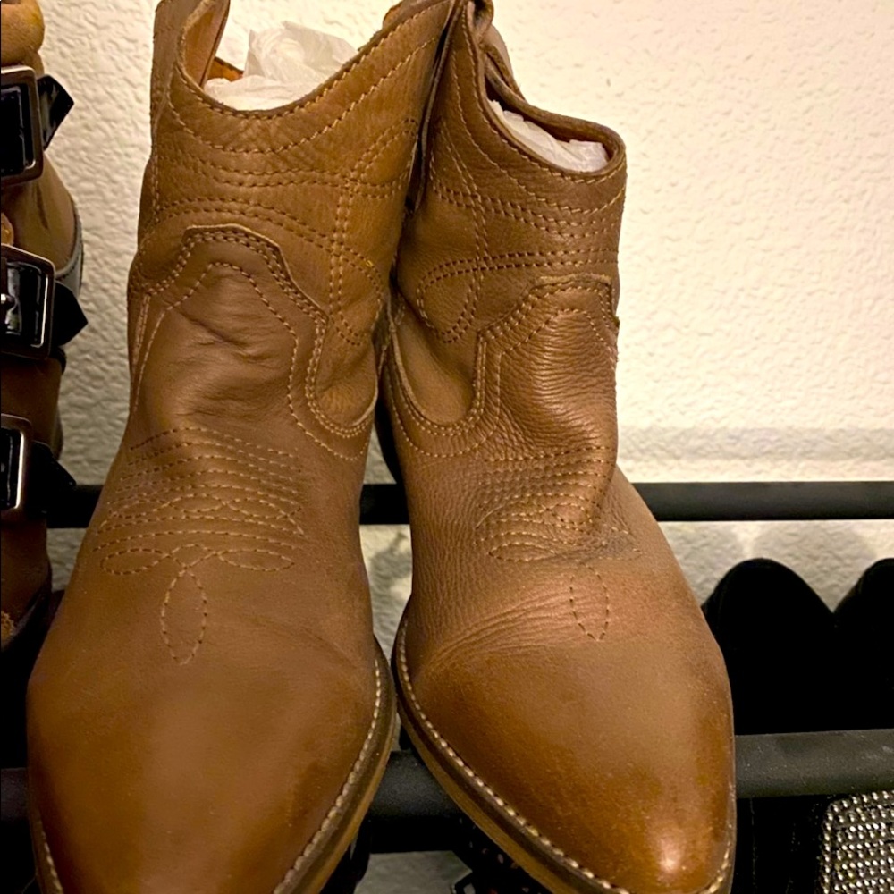 9 West booties leather no rips or stains